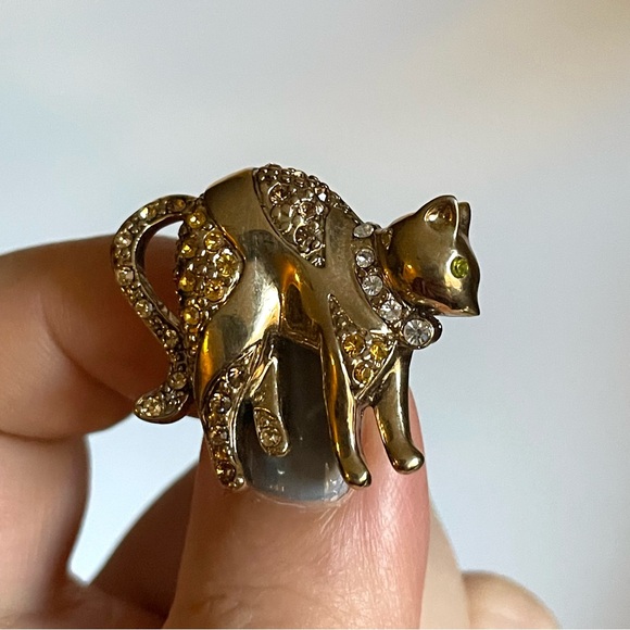 Vintage goldtone cat brooch pin arched back rhinestones cat lady - Picture 11 of 12
